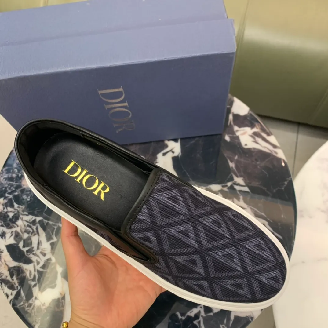 Factory price 340, Dior series casual shoes 👟🔥🕷🕷【Dior】Dior New casual men's shoes are launched in Hong Kong counters. Official website 1:1 production. Original Italian materials. Designed by European and American masters. Perfect shape to create counter quality, solid color rubber wear-resistant outsole and classic dazzling head! Super versatile and very comfortable. High-end without losing taste, fashionable and novel! ! Absolute focus! Code number: 38-45